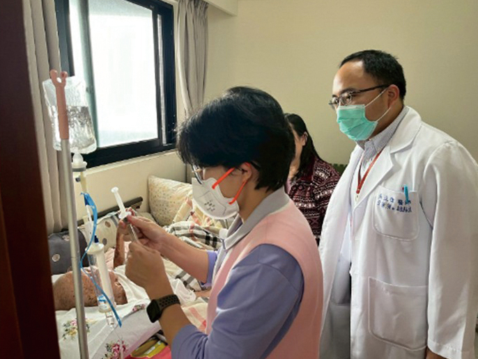 三總HaH團隊實際於居家個案家中提供醫療服務02